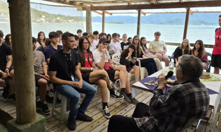 Alunos exploram história, natureza e maricultura em Floripa