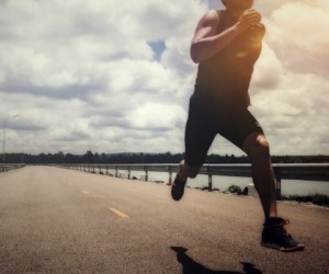 O que acontece com o corpo durante exercícios intensos?