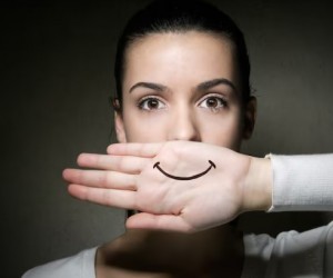 Ser feliz significa realmente estar bem emocionalmente?