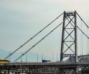 Tráfego na Hercílio Luz: passagem de veículos particulares na ponte é autorizado