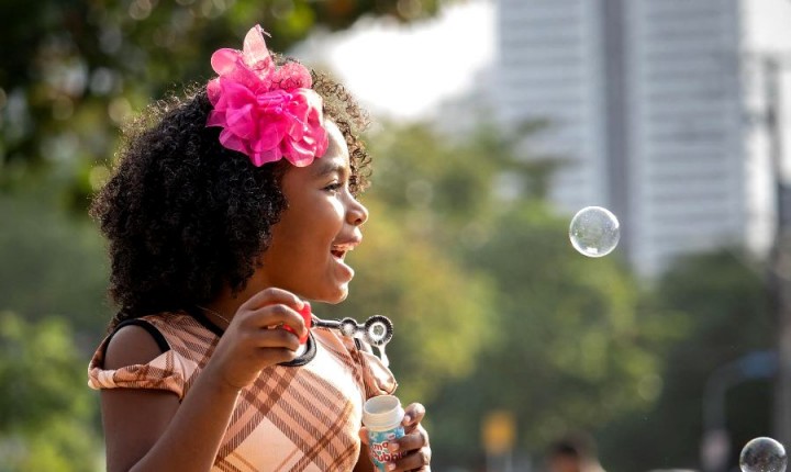 Dando voz às crianças: ação de escuta irá resultar em trabalhos artísticos que expressam a cidade dos sonhos para elas