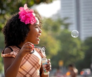 Dando voz às crianças: ação de escuta irá resultar em trabalhos artísticos que expressam a cidade dos sonhos para elas