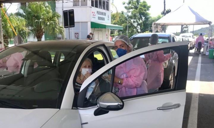 Vacinação deste sábado terá público específico