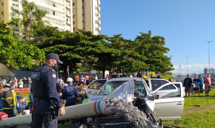 ATUALIZAÇÃO: Colisão em poste