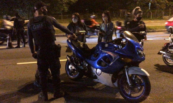 Motociclistas barulhentos na mira da GMF
