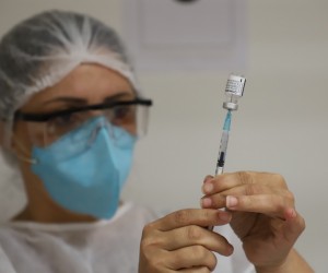 Pessoas com comorbidades começam a ser vacinadas nesta quinta, 06