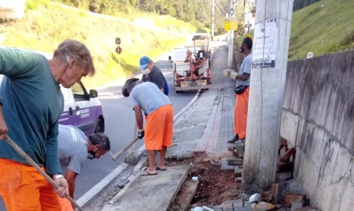 Mais um buraco fechado em calçada da SC-401