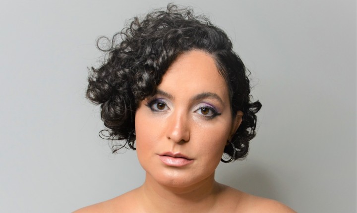 Cantora catarinense amplia a força feminina na cena musical 