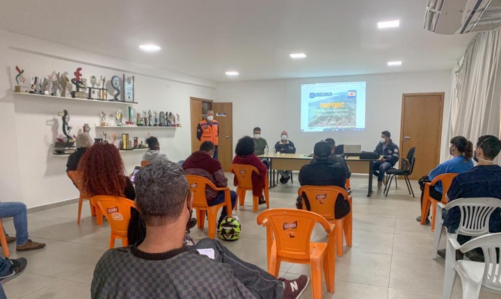 Projeto capacita moradores na prevenção de desastres em Florianópolis