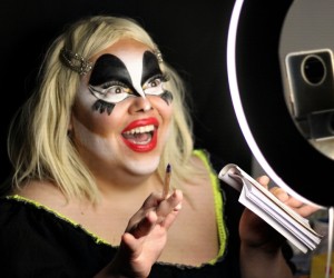 Drag Queen de Floripa resgata o “correio elegante” para o Dia dos Namorados