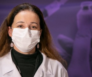 Médica que atua na linha de frente fala sobre a importância de se vacinar