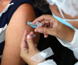 Segunda dose de pessoas de 67 anos ou mais será aplicada nesta terça, 22