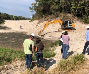 Muro verde e limpeza no solo reforçam segurança na lagoa de evapoinfiltração
