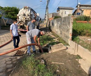 Ações resultam em lacres, multas e notificações em cinco bairros da Capital