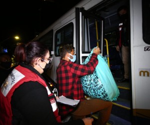 Mais de 100 pessoas nas ruas (e seus pets) - são acolhidos. Saiba como ajudar!