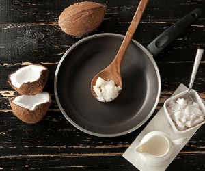 Óleo de coco: 5 maneiras práticas para uso no dia a dia
