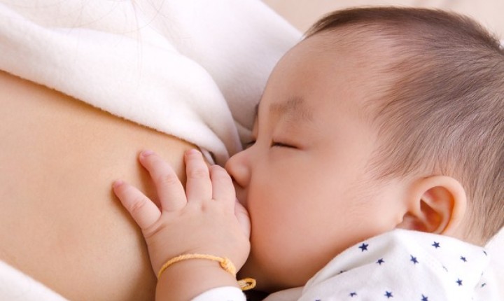 Campanha destaca os benefícios da amamentação na Capital