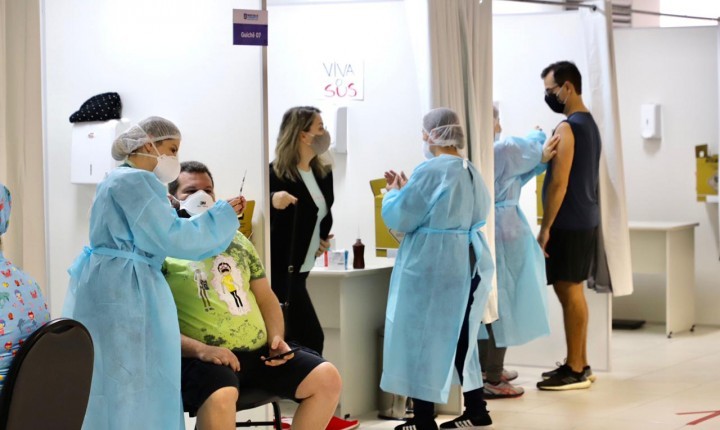 Saiba quem receberá a vacina nesta terça, 03