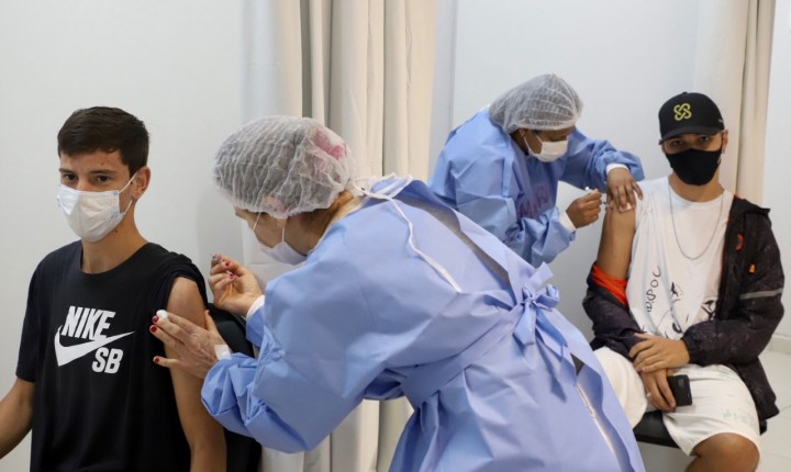 Florianópolis atinge 100% da população adulta vacinada