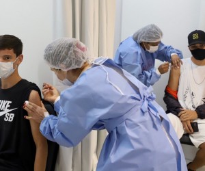 Florianópolis atinge 100% da população adulta vacinada