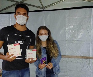 Testagem de HIV é realizada em ponto de vacinação nesta quinta, 26