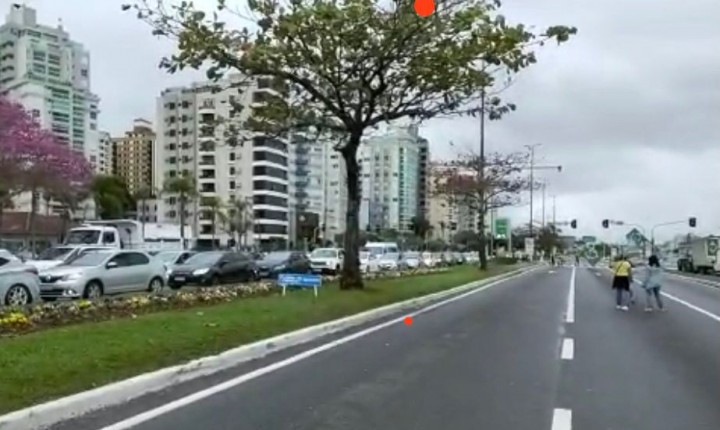 Parte da Av. Beiramar é tomada por manifestantes