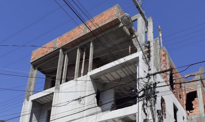 Demolições e embargos acontecem em bairros da Capital