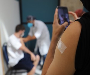 Adolescentes de 16 anos seguem sendo vacinados nesta quinta, 23