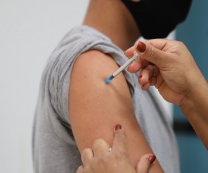 Florianópolis supera Estados Unidos e Europa com 62% da população geral vacinada