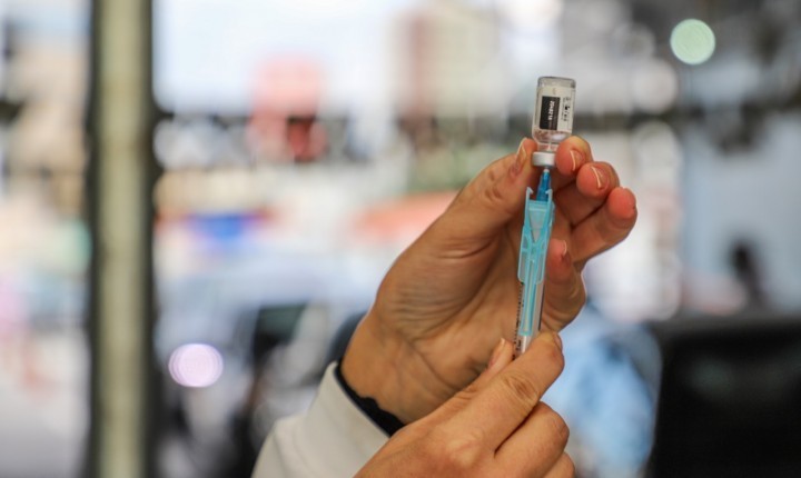 Neste sábado, 09, tem doses de reforço para profissionais da Saúde e 2ªs doses