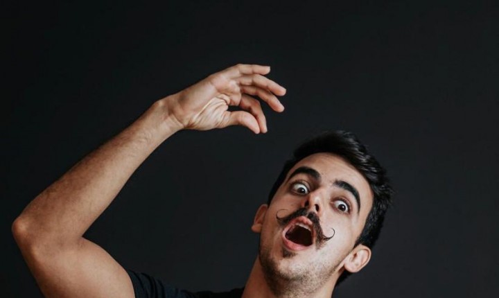 Mustache se delicia no Ostradamus Coqueiros