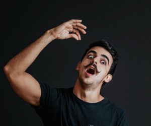 Mustache se delicia no Ostradamus Coqueiros