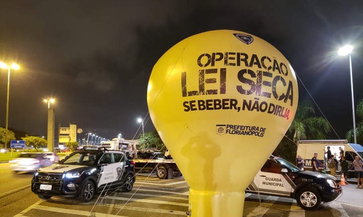 Guarda Municipal de Florianópolis realizou blitz na madrugada deste sábado