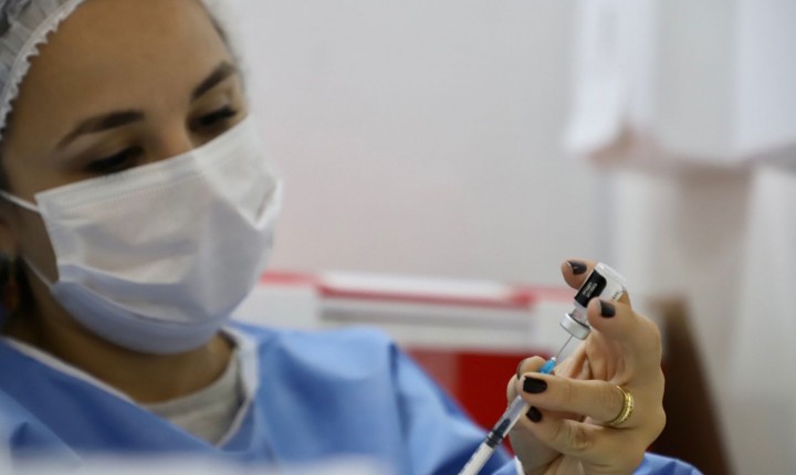 Segunda dose de Pfizer e doses de reforço nesta terça, 19