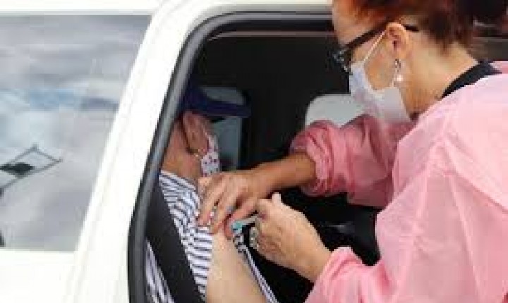 Segunda dose e dose de reforço continuam nesta quarta, 20