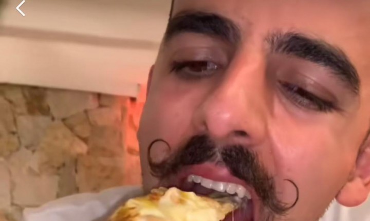 Mustache causa fila na Èze Crêperie, em Floripa