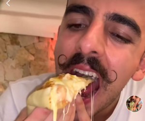 Mustache causa fila na Èze Crêperie, em Floripa