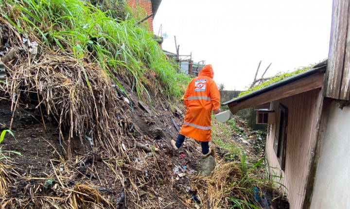 Defesa civil alerta para fortes chuvas até domingo, 31