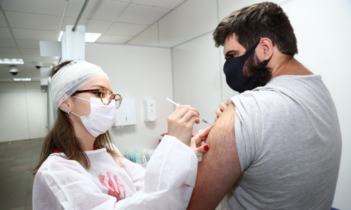 Não haverá vacinação contra Covid-19 nesta terça, 02