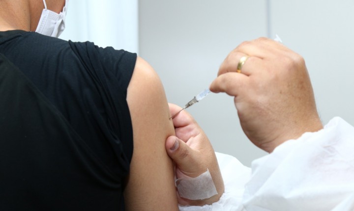 Saiba quem irá se vacinar nesta sexta, 05