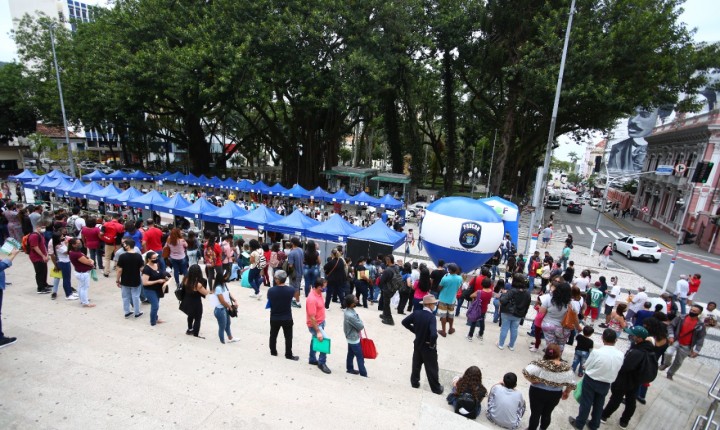 Mais de 15 mil pessoas buscaram vagas na Capital