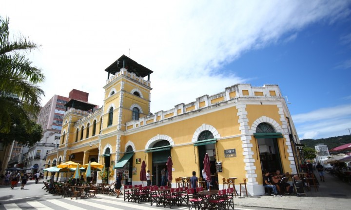 Confira o que funciona no feriado desta segunda, 15, na Capital