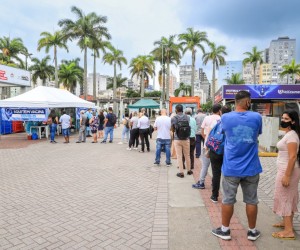 Vacinação tem pontos fixos e itinerantes. Confira o cronograma desta quarta, 15