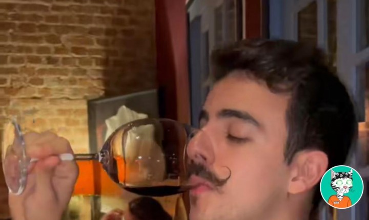 Mustache visita exclusivo restaurante francês em PoA