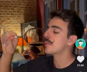 Mustache visita exclusivo restaurante francês em PoA