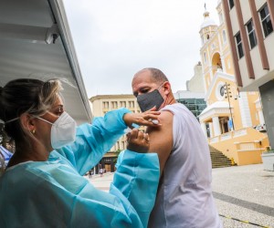 Florianópolis segue com vacina na Praça XV, alguns Centros de Saúde e pontos fixos nesta sexta