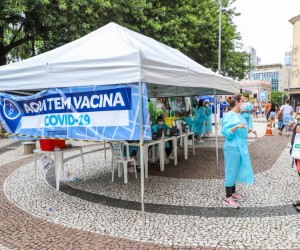 Prazo de reforço alterado na Capital. Confira o cronograma desta terça, 21