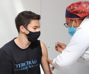 Saiba quem receberá a vacina nesta terça, 04