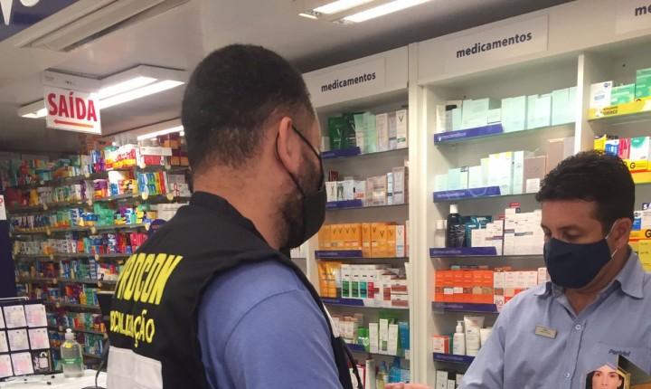 Testes de covid-19 são vendidos com preços abusivos em farmácias de Florianópolis