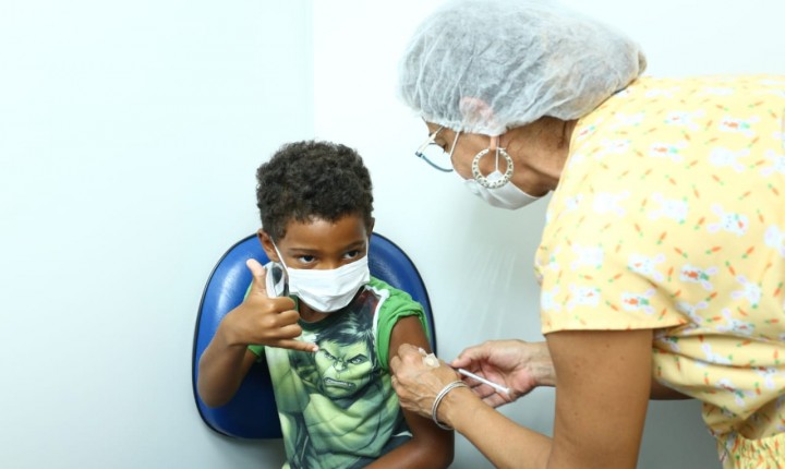 Crianças seguem sendo vacinadas nesta sexta, 21